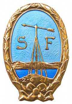 Sandviksguttenes forenings logo. Motivet er Sandviksfløyen eller Sandvikspilen med Askøy i bakgrunnen. Gjerdet rundt Pilen kom som kjent i 1949, 17 år etter at foreningen ble stiftet.