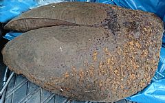 Bombefragment funnet oktober 2016. 67*48 cm. Tykkelse 8-2,5 cm. Ca. 60 kg.