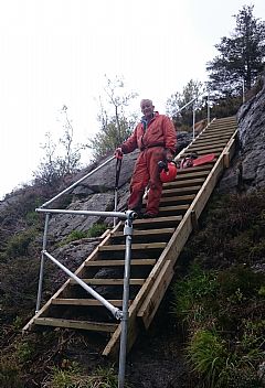 Trappen som er bygget i det bratte partiet bak Ankerhytten.